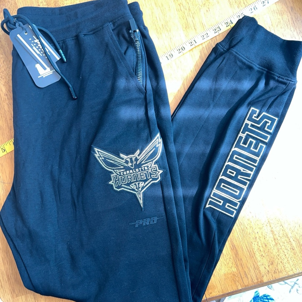 Pro Standard NBA Charlotte Hornets Gold  Emblem Men's Black Joggers